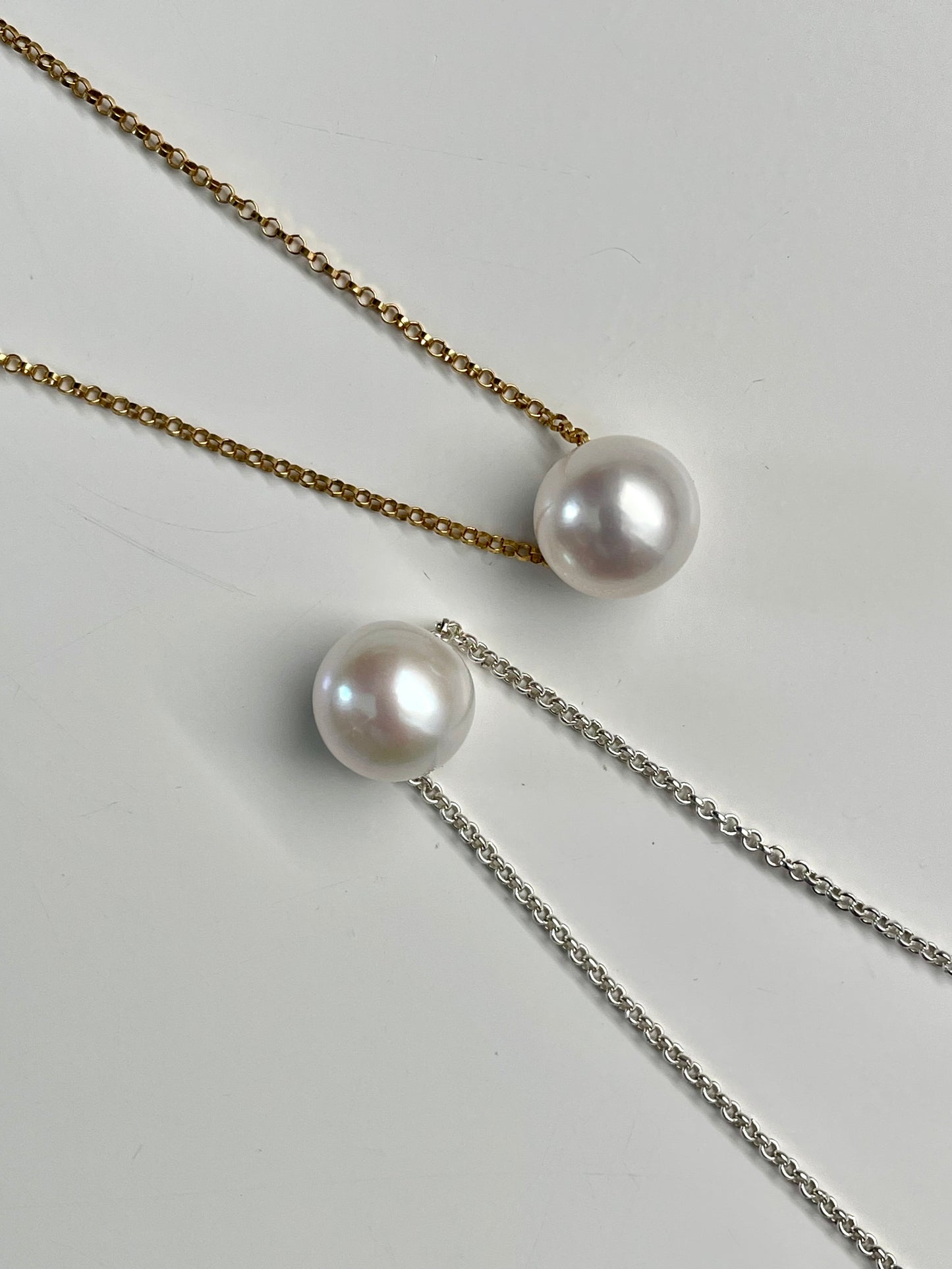 Mia Floating Round Necklace
