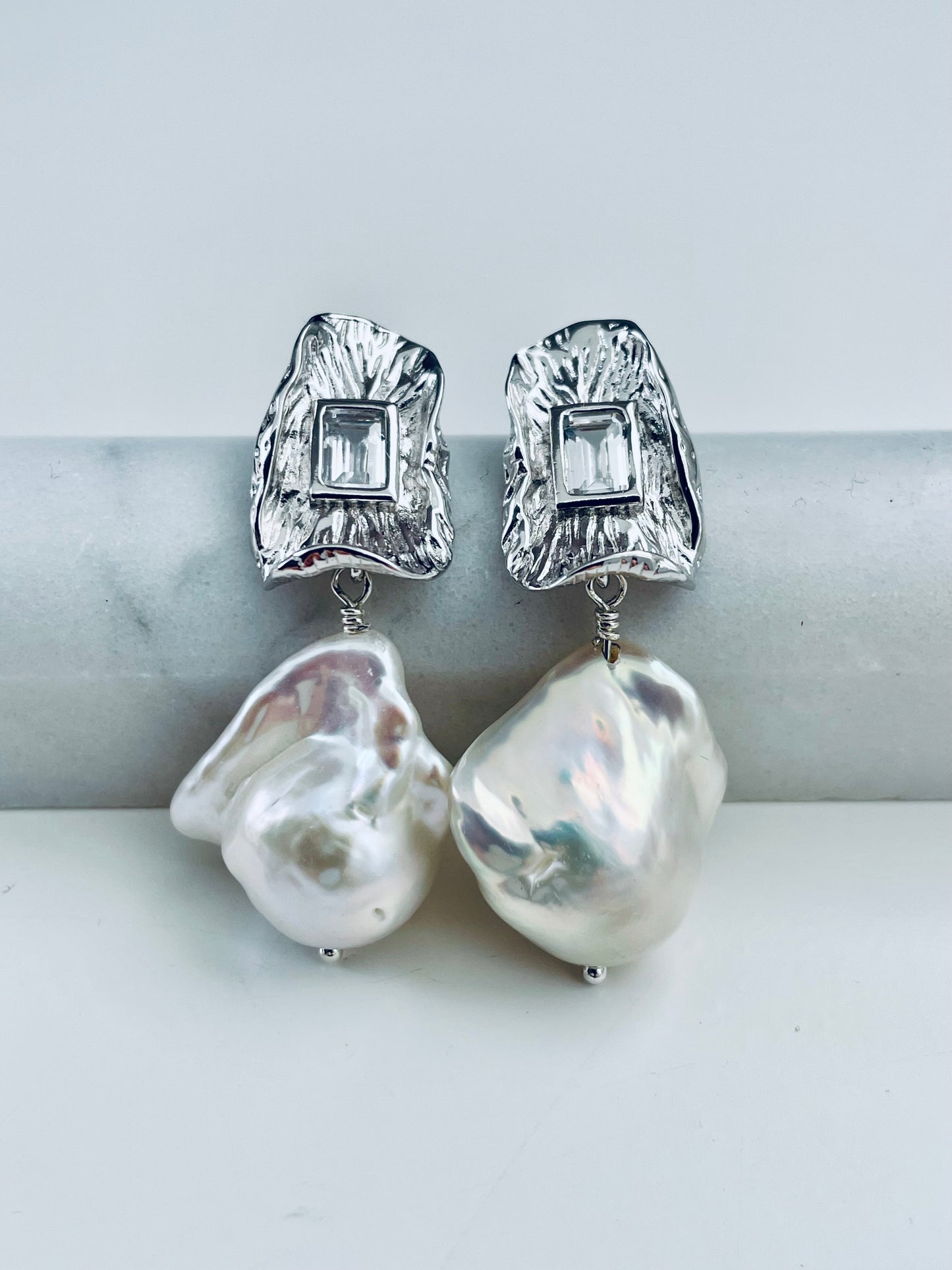 La Paz Studs