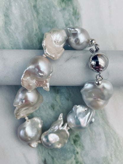 Perla Adornment